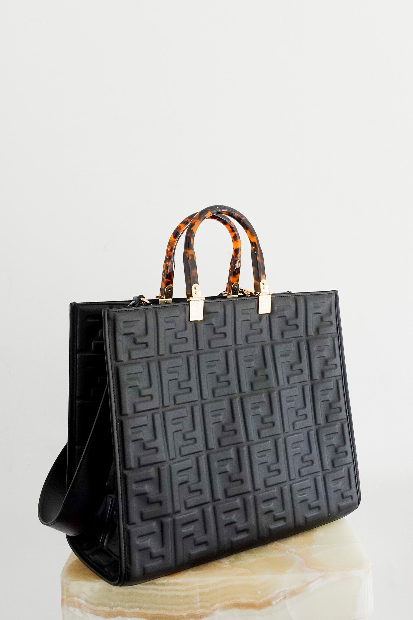 new-fendi-ff-sunshine-medium-black-tote-bag-cover-picture-chelsea-london