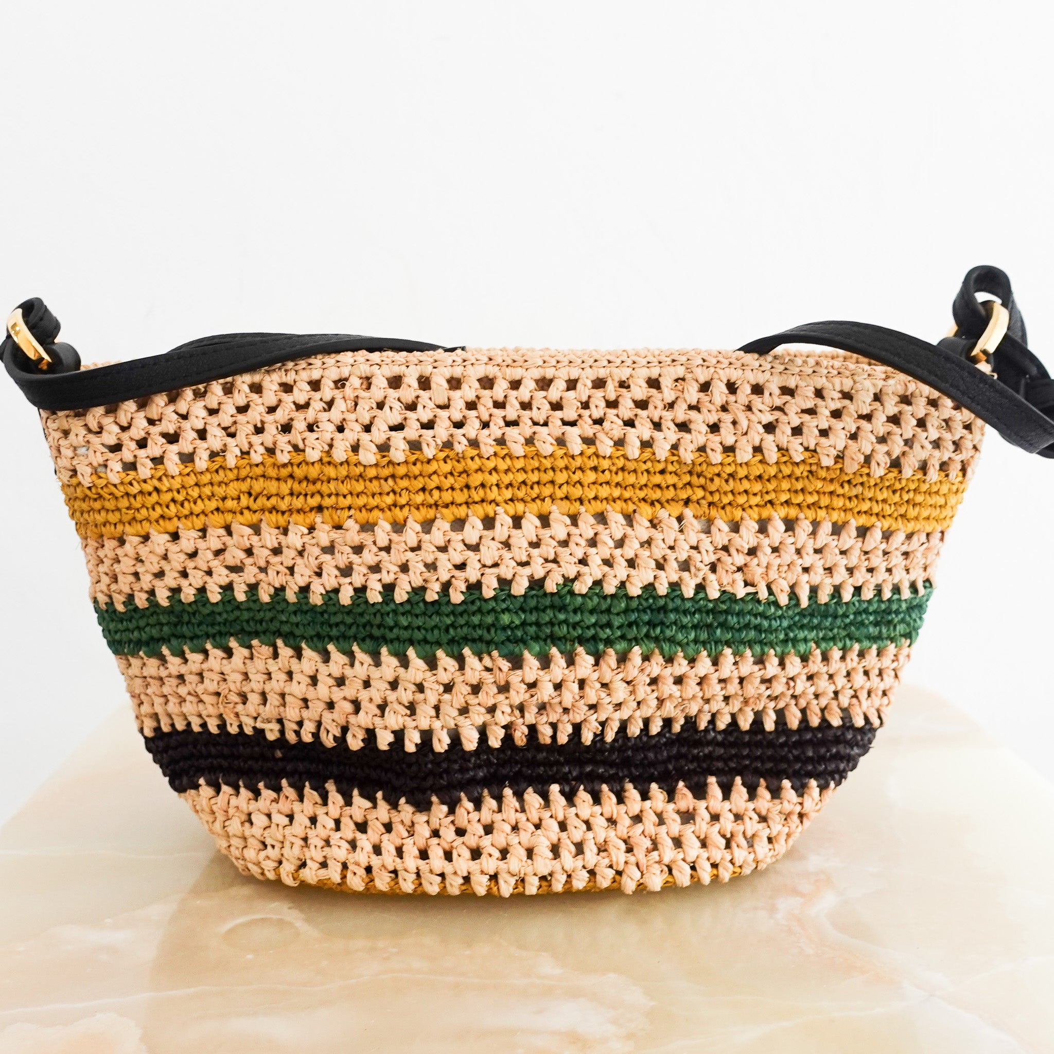 new-loewe-paulas-ibiza-pochette-woven-bag-back-picture
