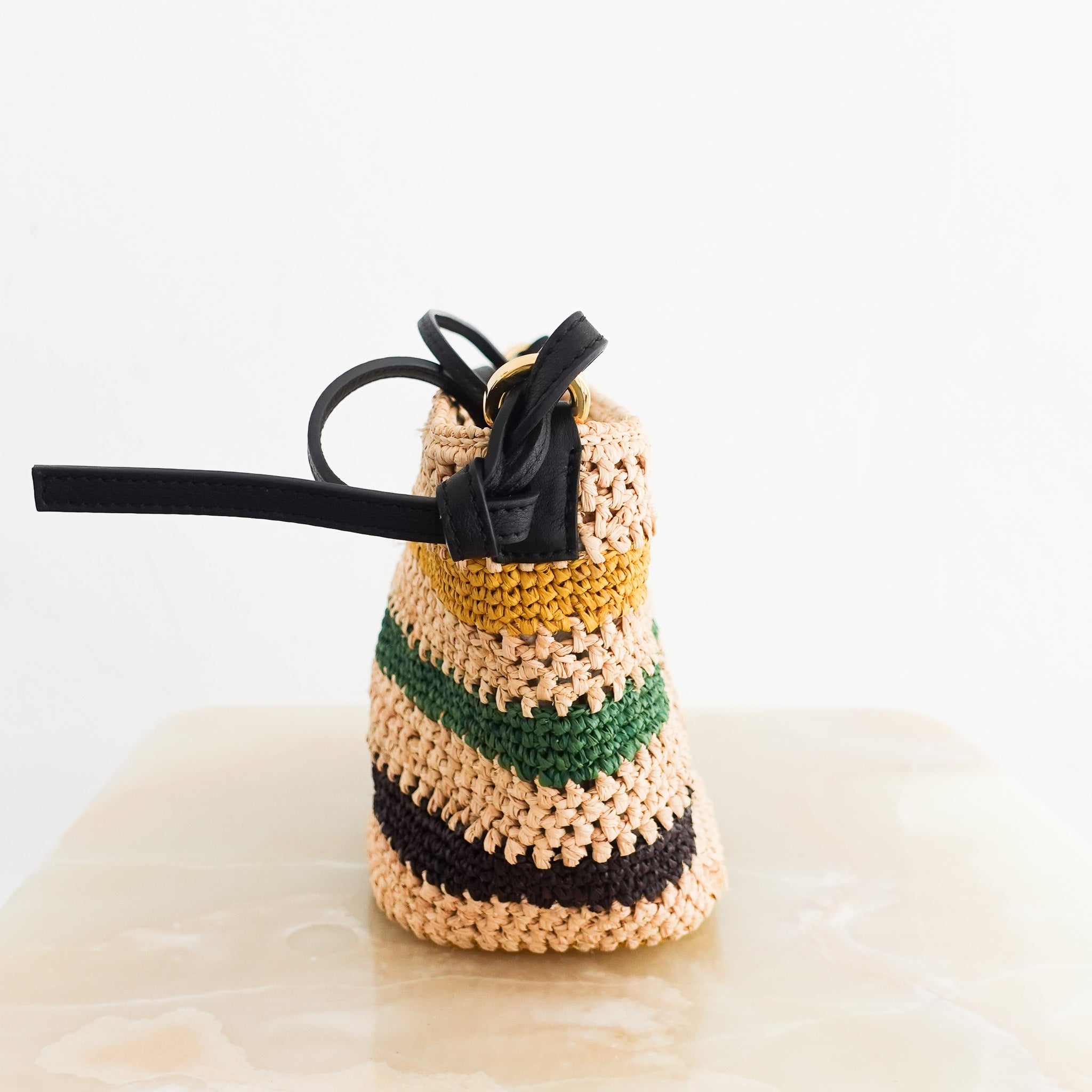 new-loewe-paulas-ibiza-pochette-woven-bag-side-picture