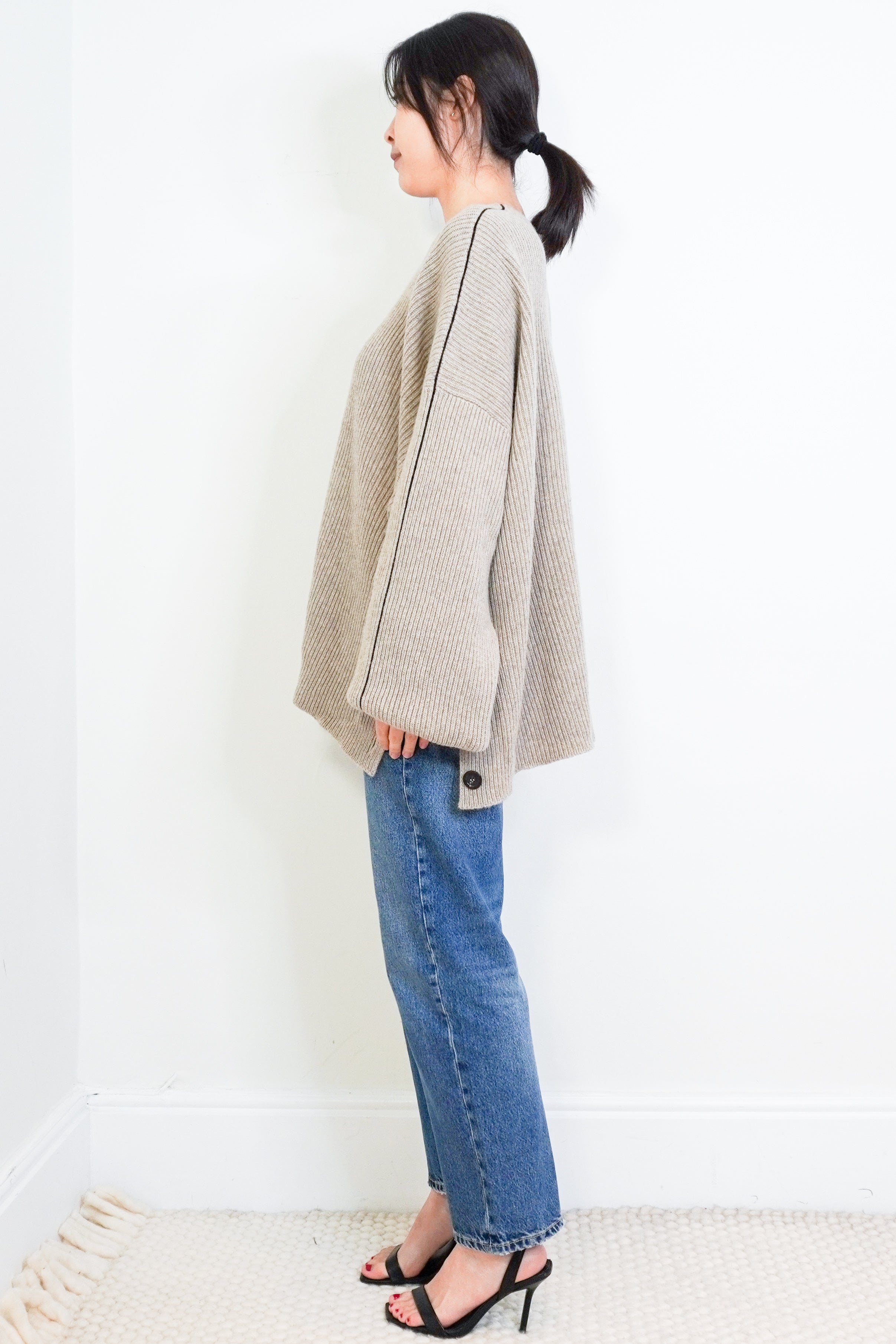 peter-do-fall-winter-2022-brown-knit-sweatshirt-authentic-preloved-side-picture-Chelsea-london