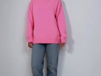 alex-eagle-pink-cashmere-turtleneck-neon-jumper-ribbed-video-chelsea-london