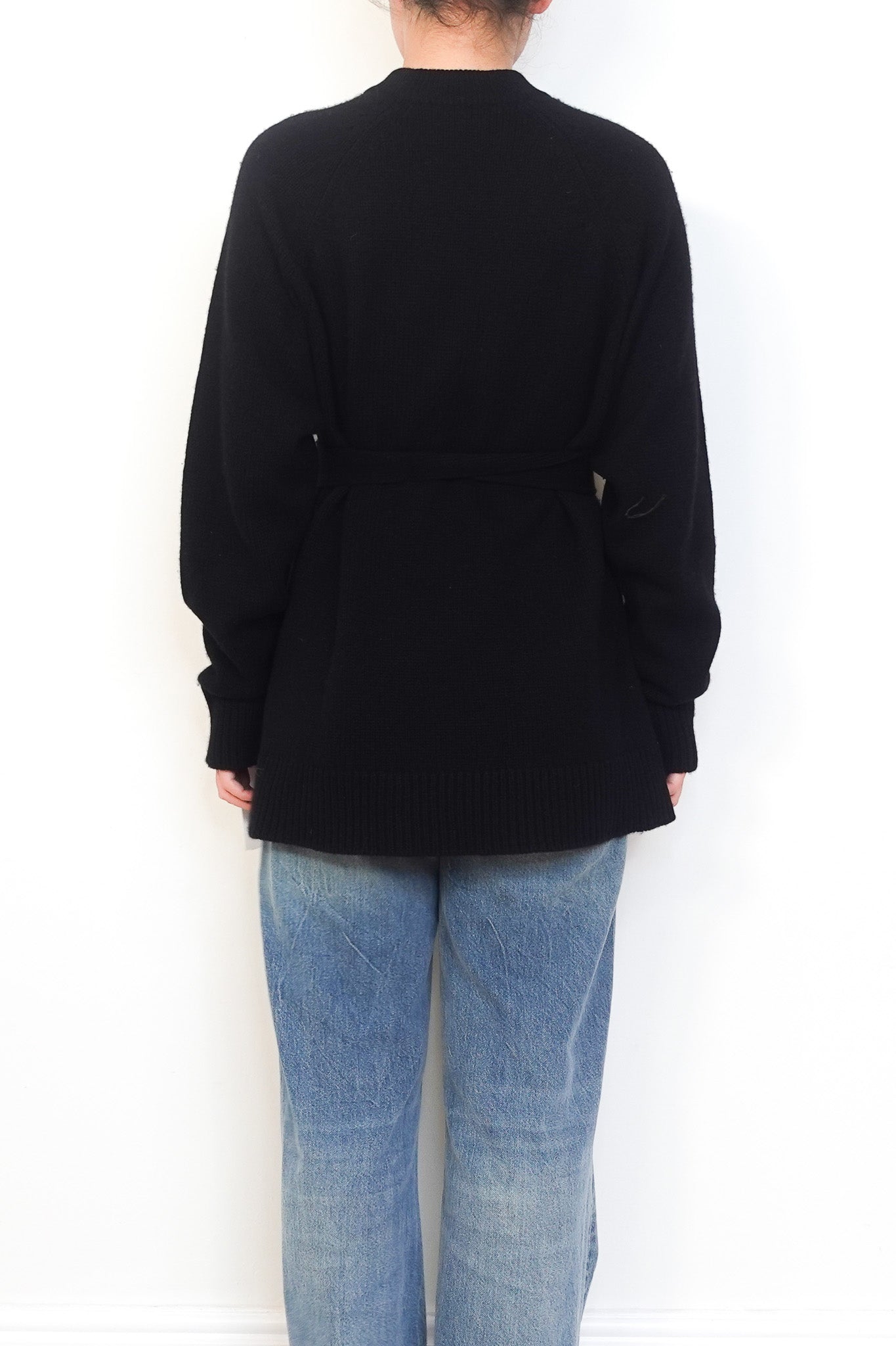 raey-black-cashmere-jumper-back-picture