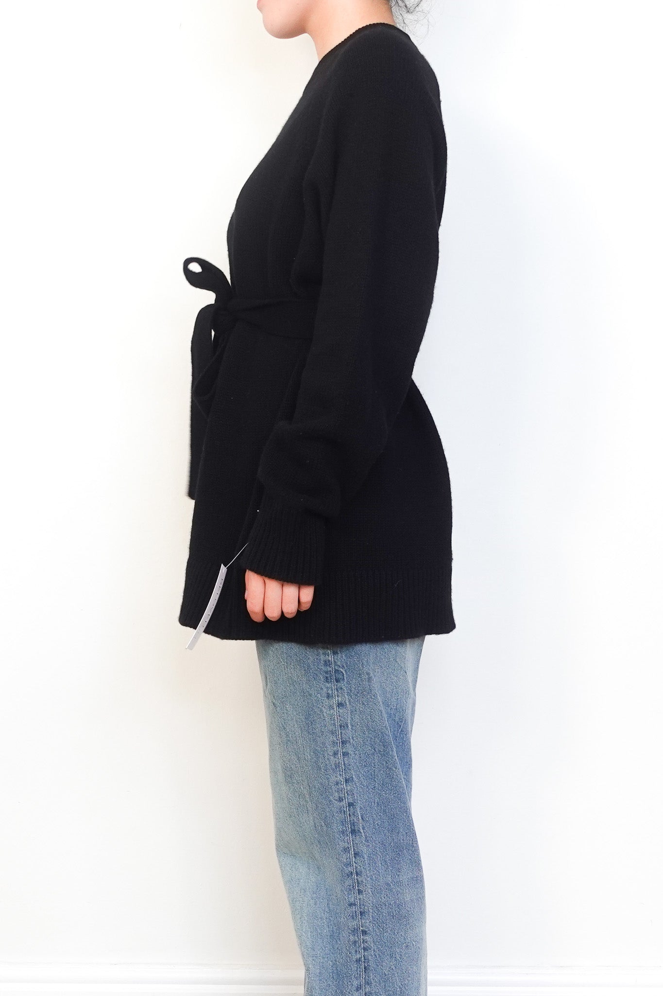 raey-black-cashmere-jumper-side-picture