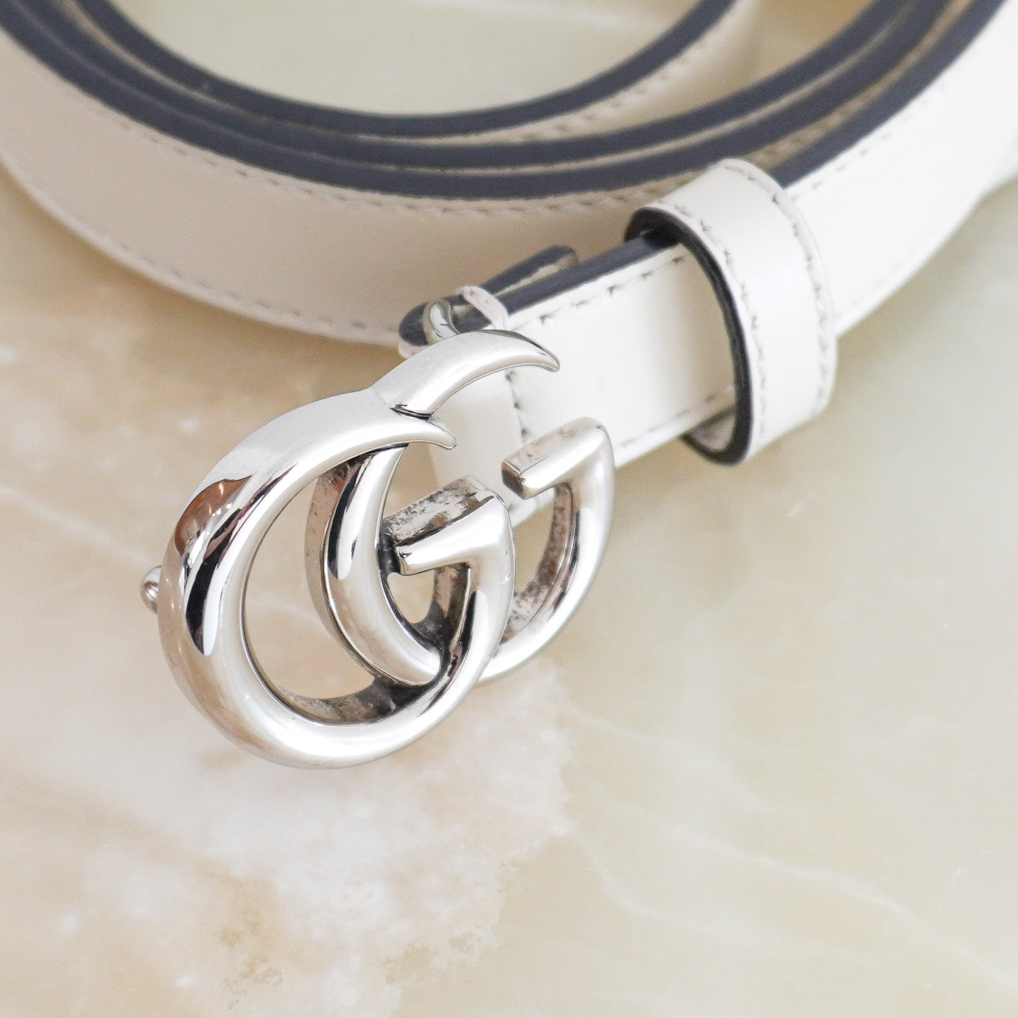 side mage of the Gucci Marmont Thin White Leather Belt 
