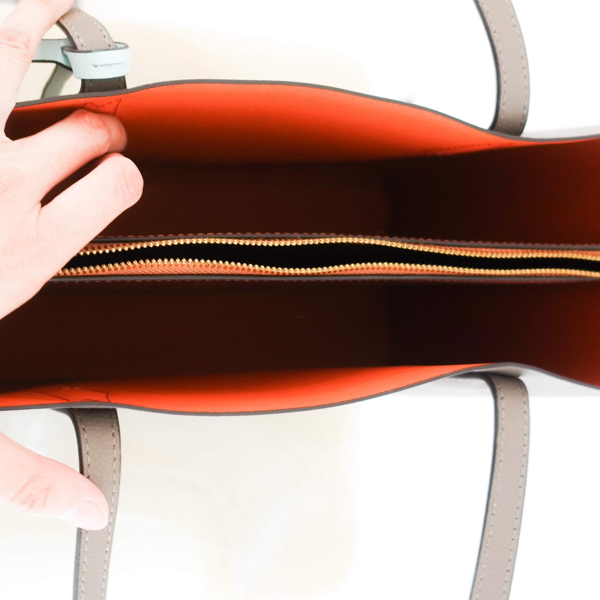 tory-burch-perry-tote-interior-picture-chelsea-london