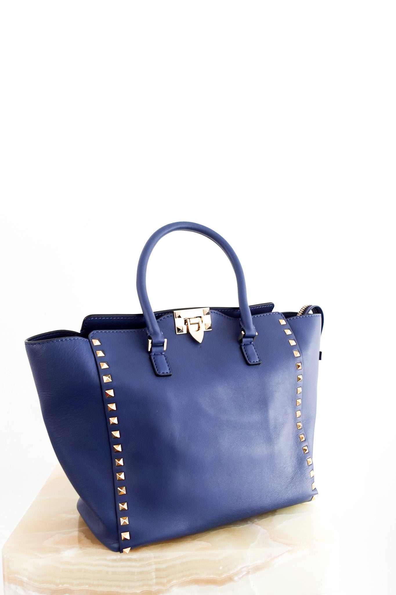 valentino-blue-rockstud-tote-bag-cover-picture-chelsea-london