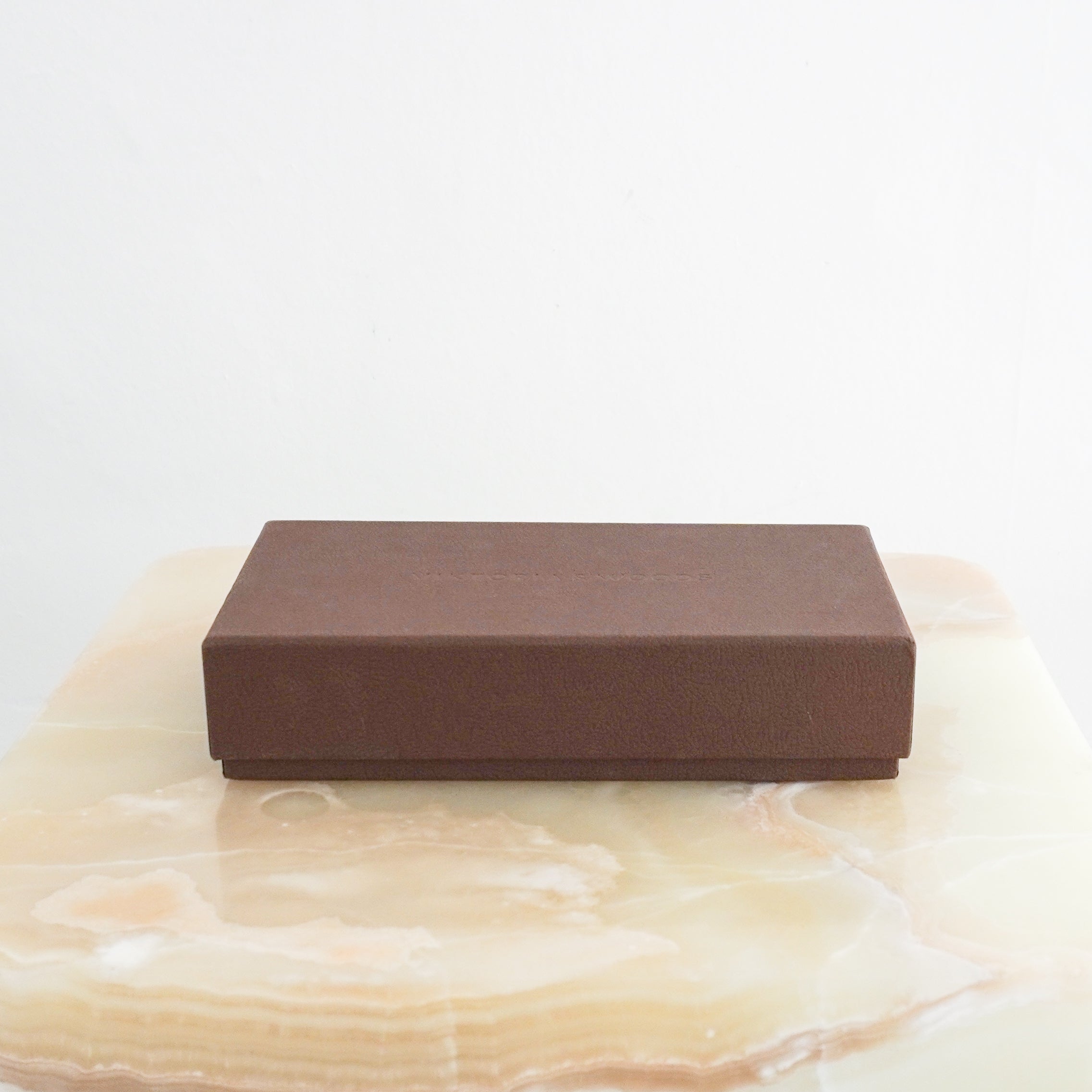 Box picture of the Viktoria & Woods Sunglasses.