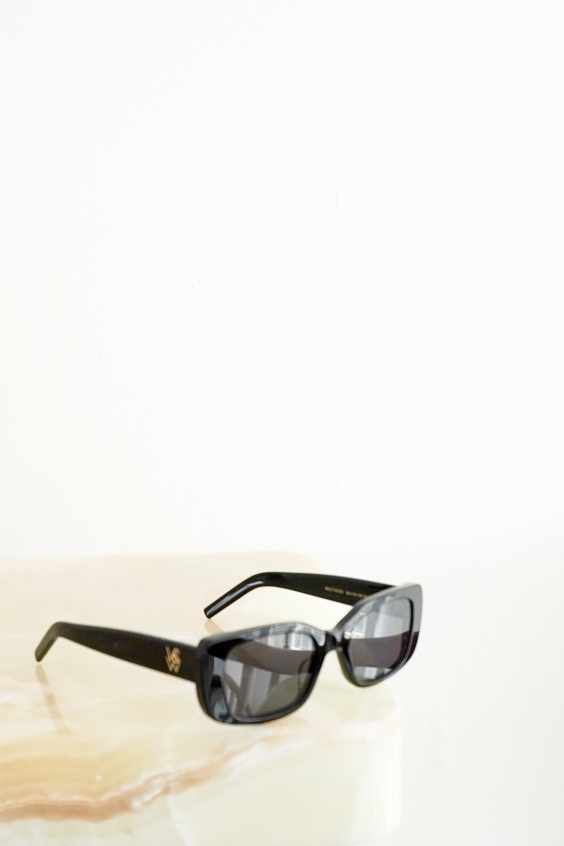 Front picture of the Viktoria & Woods SUnglasses showing the shape. 