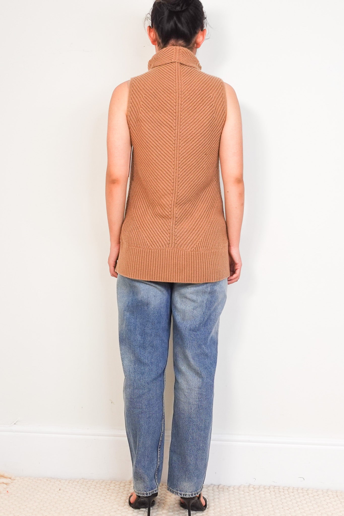 Vince Brown cashmere sleeveless jumper | Authentic Preloved - Reloved Again